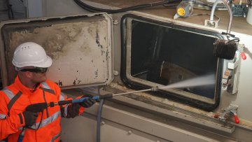 Powerful manual cleaning Spraying systems for the concrete industry